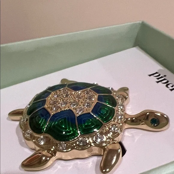 Piper K | Turtle Brooch - Picture 9 of 10